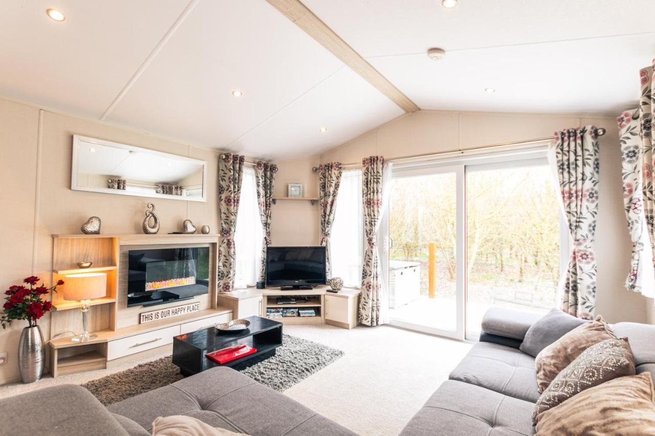 Meadows Lodge With Hot Tub Malton Exterior foto