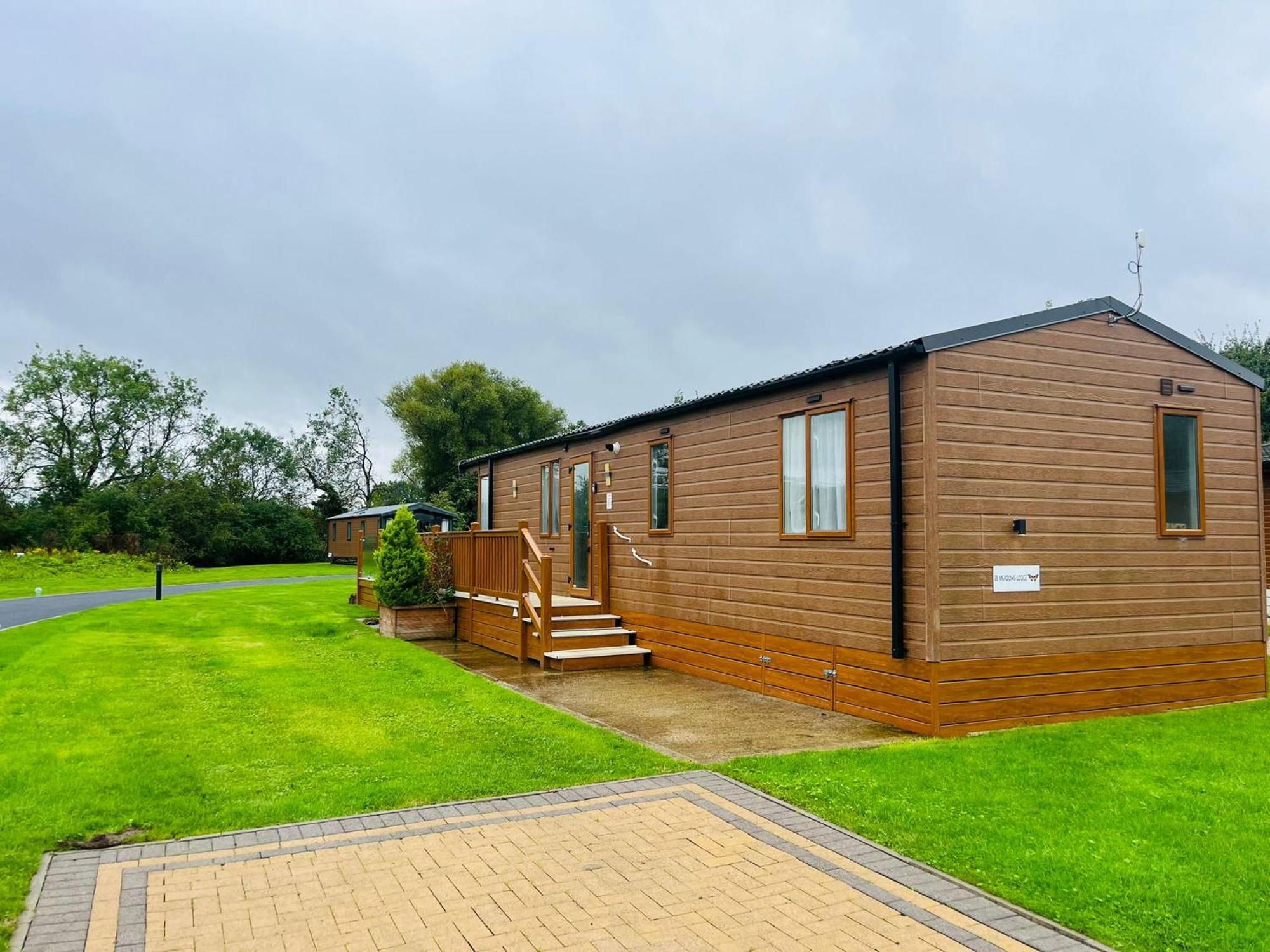 Meadows Lodge With Hot Tub Malton Exterior foto